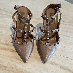 Valentino Rockstud Heels in Grainy leather